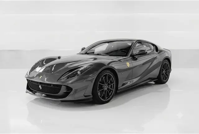 Ferrari 812 Superfast Grau