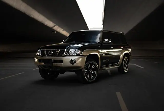 Nissan Super Safari Schwarz – Bild 1